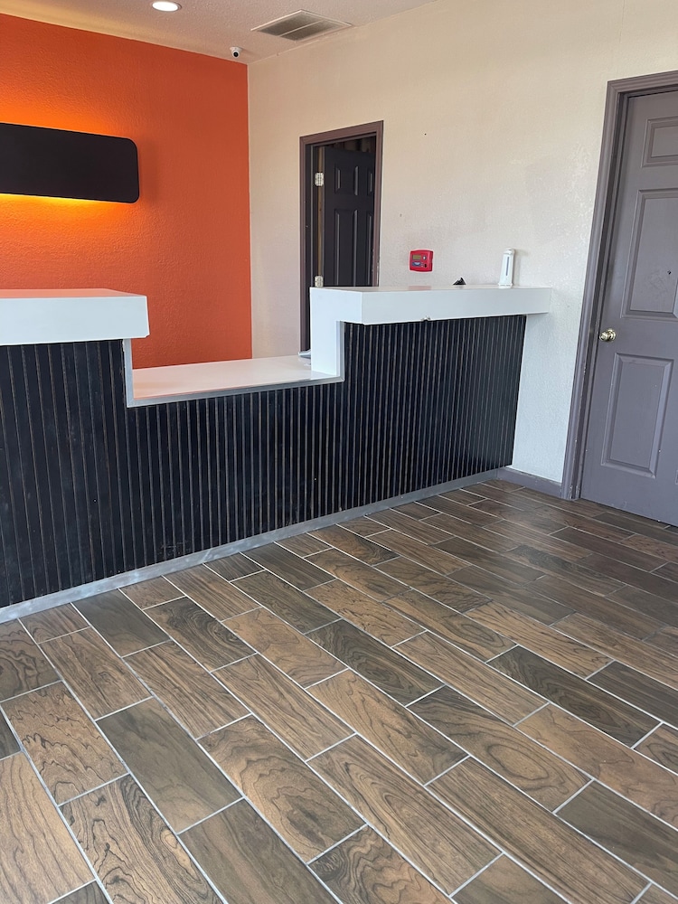 Relax Inn & Suites — Mattoon — photo 2