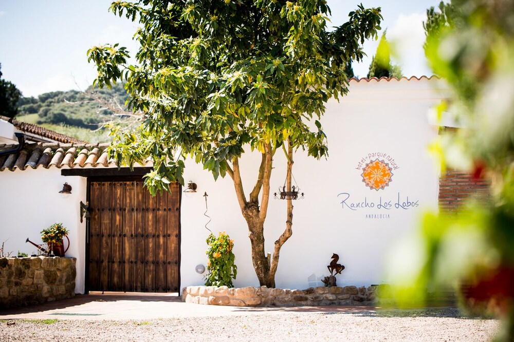 Hotel Rancho Los Lobos — hotel in Jimena De La Frontera