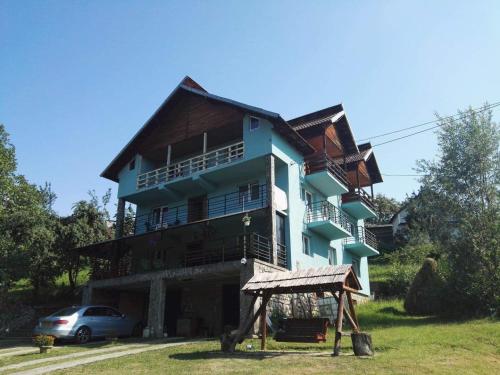 Casa Pelerinului — 4-Star Luxury Hotel in Capatanenii Pamanteni, Romania