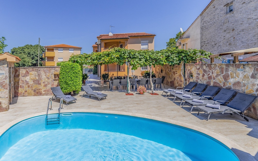 Charming villa Petroro with pool 900m from the beach — 4-Star Luxury Hotel in Vodnjan, Croatia