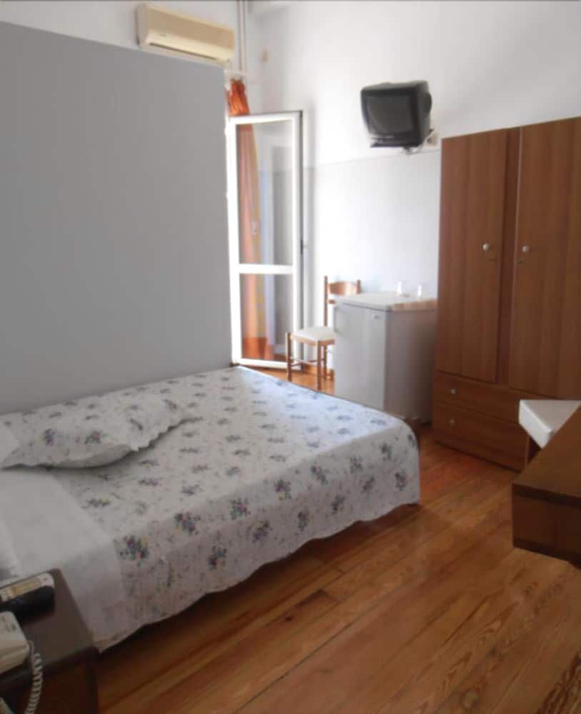 Hotel Bretagne — Loutraki — photo 2