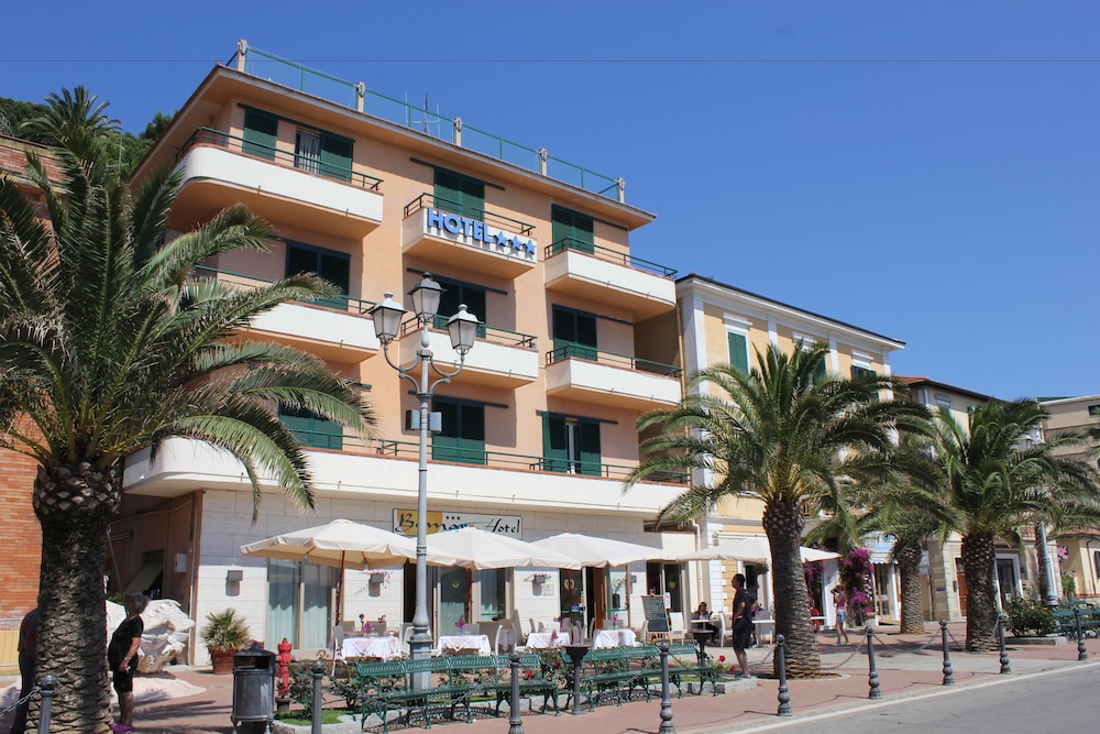 Belmare - carbon neutral hotel in Porto Azzurro