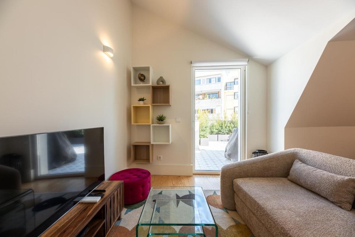 Eduardo VII Park Amazing Apt With Green Terrace — 4-Star Luxury Hotel in Lisbon, Portugal