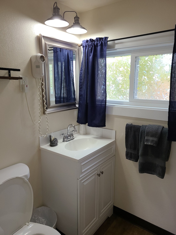 Lamplighter Cabins & Suites - photo 69