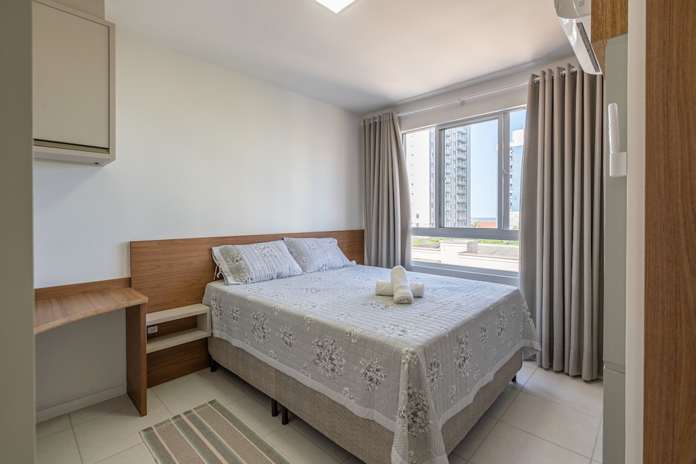 Apartamentos Em Bal Piçarras 150 M Da Praia Com Sacada Wi Fi Piscina Portaria 24H Playground E Vaga De Garagem — 4-Star Luxury Hotel in Penha, Brasil