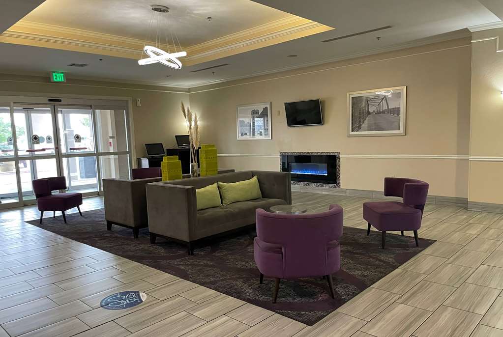 La Quinta Inn & Suites by Wyndham Waxahachie - photo 4