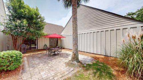 627 Queens Grant - photo 20