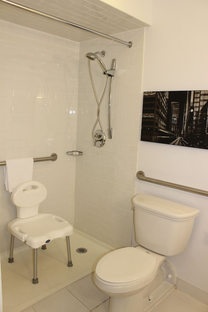 Crowne Plaza Chicago West Loop by IHG - photo 8