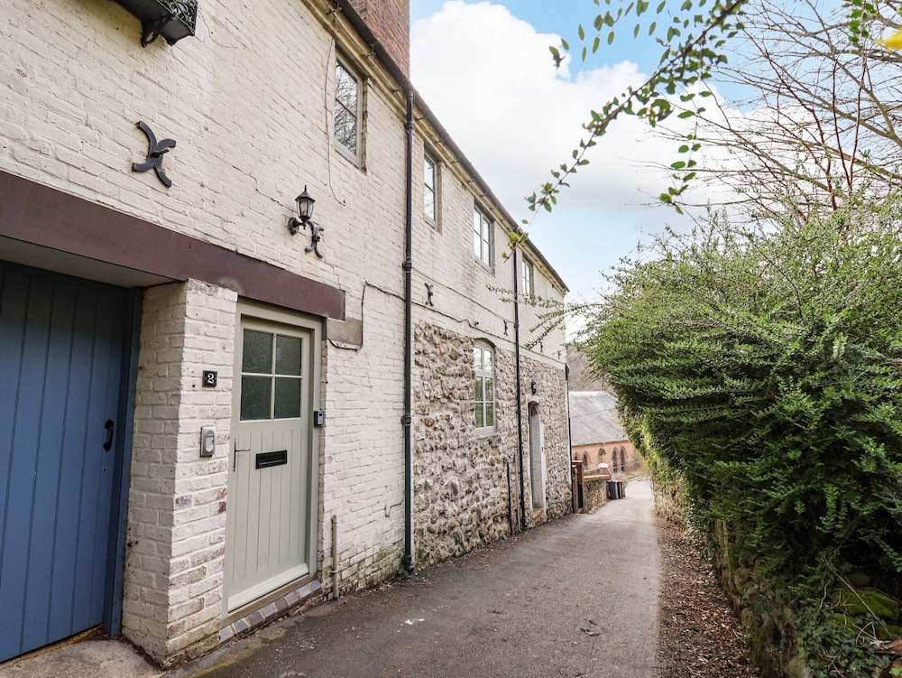 The Arms House — 4-Star Luxury Hotel in Telford, United Kingdom