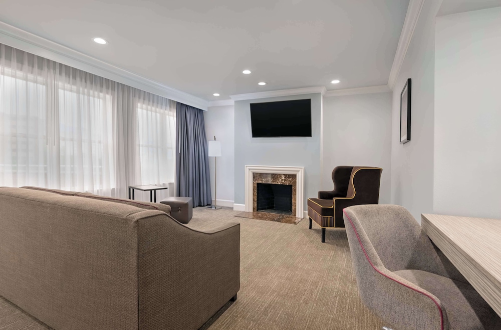 Hampton Inn & Suites Stamford - photo 22