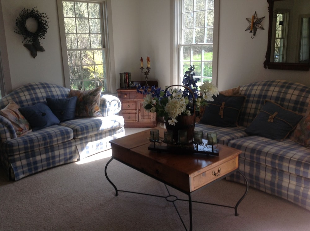 Blue Rooster Inn - photo 11