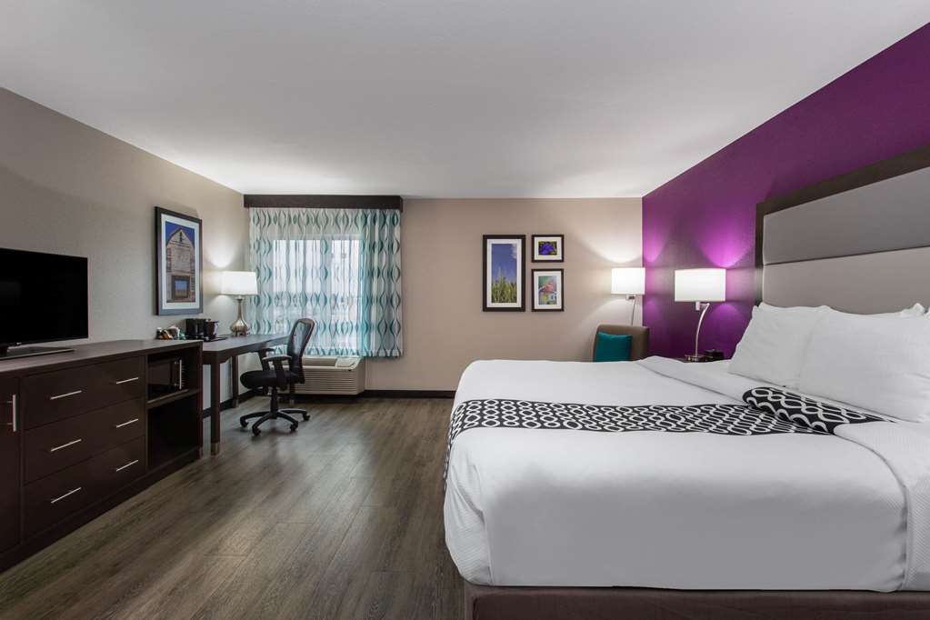 La Quinta Inn & Suites by Wyndham Effingham - photo 29