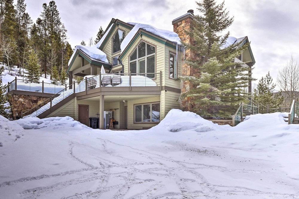 4 Mi to Skiing Breckenridge Mountain Retreat in Breckenridge, United States