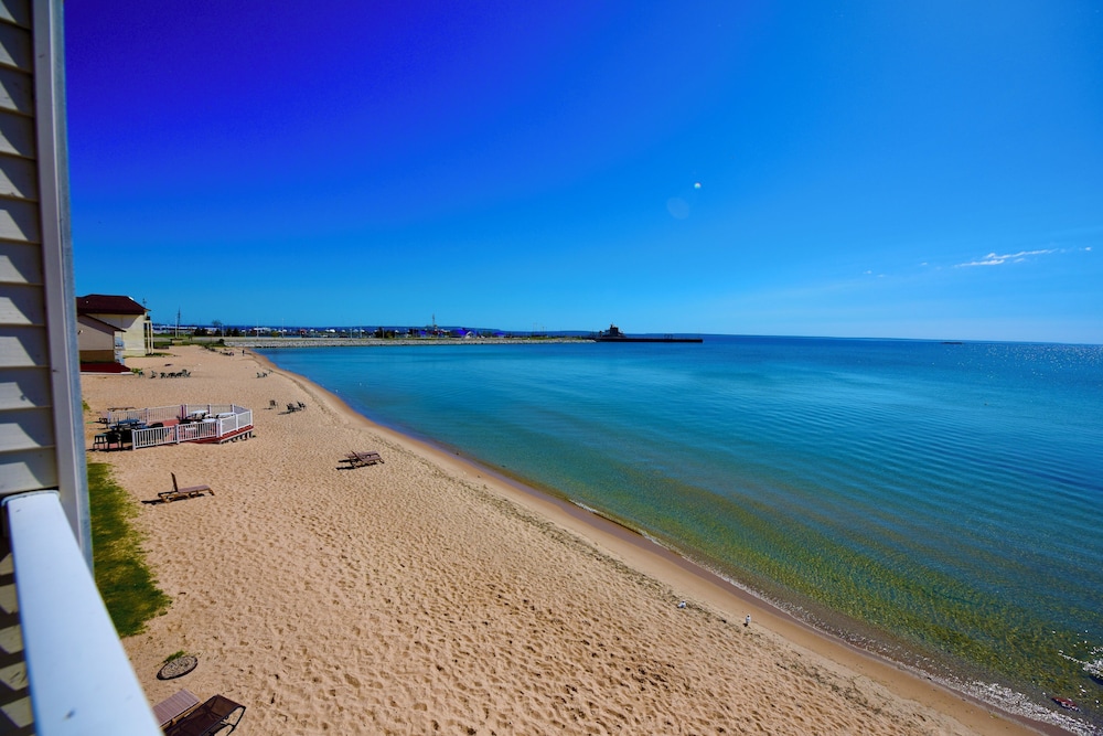 Hamilton Inn Select Beachfront Mackinaw City - photo 49