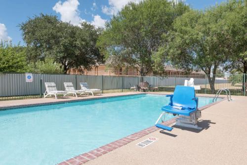 Days Inn by Wyndham Bryan College Station - photo 15