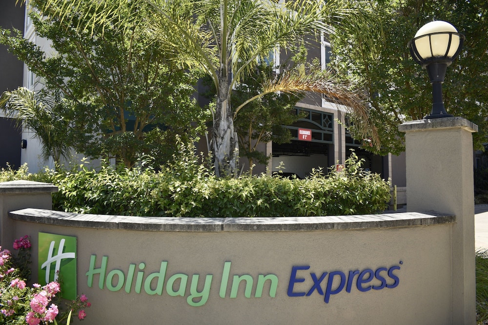 Holiday Inn Express Windsor Sonoma Wine Country by IHG - photo 23