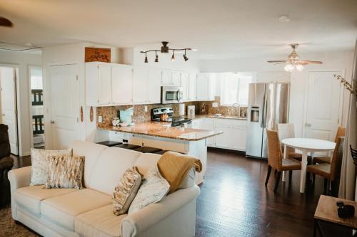 Firefly Cottage — 4-Star Luxury Hotel in Galena, United States