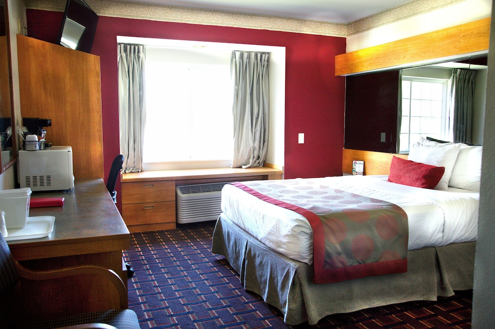 Ramada Limited by Wyndham Bloomington I 55 & I 74 IL - photo 4