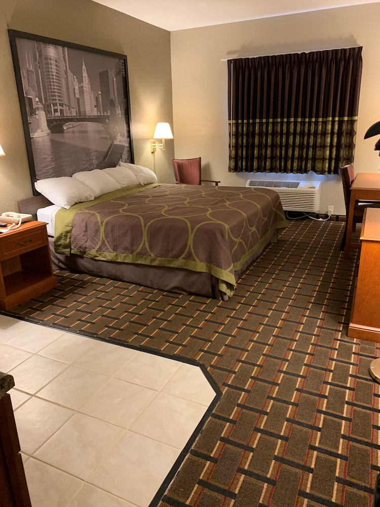 Super 8 by Wyndham Valparaiso - photo 8