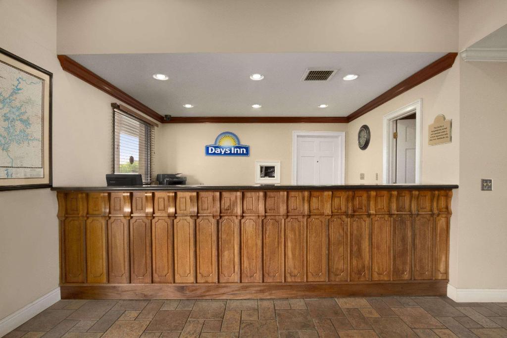 Days Inn by Wyndham Alexander City - photo 12