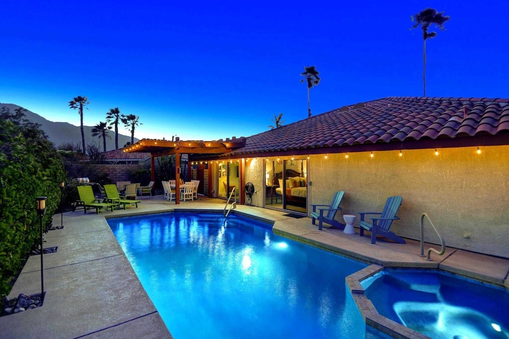 Ranch Oasis w Private Pool Hottub Firepit Mountain Views Gobi by Avantstay — 4-Star Luxury Hotel in Palm Springs, United States
