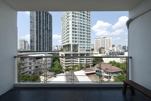 Bangkok Fe 'Liz Sukhumvit 69.