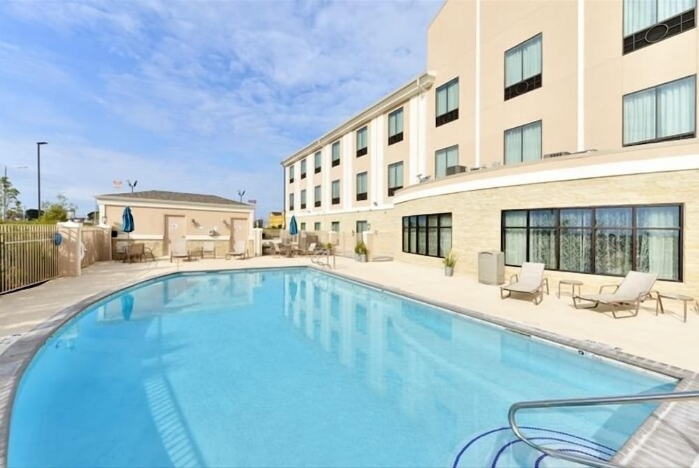 Holiday Inn Express Hotel & Suites Schulenburg by IHG - photo 94