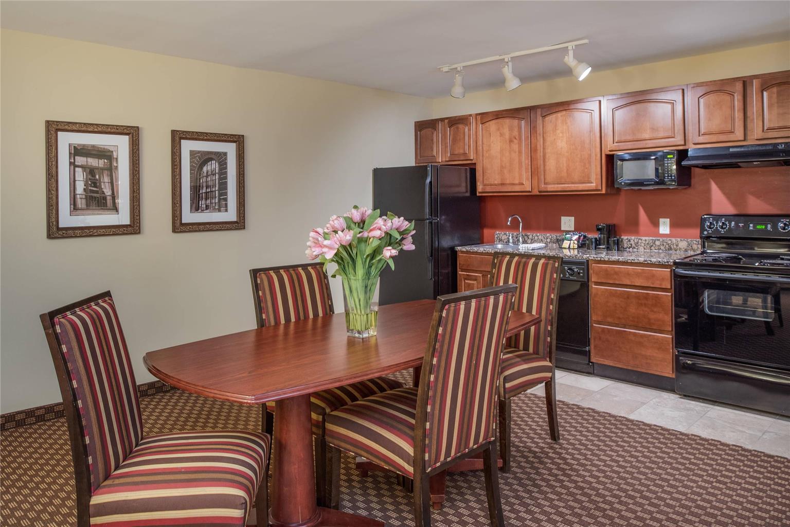 Arlington Court Suites a Clarion Collection Hotel - photo 13