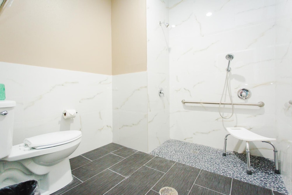 Budget Host Inn and Suites - photo 29
