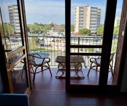 Ampio appartamento in centro con vista terrazze parcheggio gratuito e Wi Fi — 4-Star Luxury Hotel in Lignano Sabbiadoro, Italy