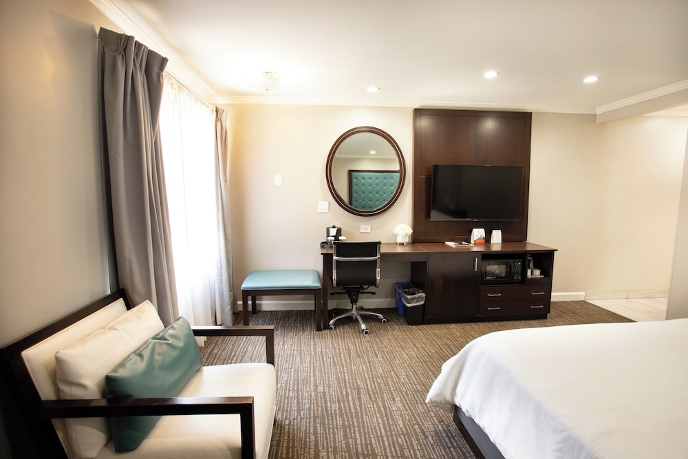 Munras Inn - photo 4