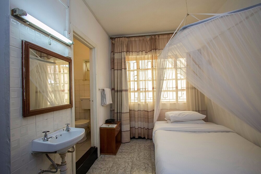 Hotel Embassy