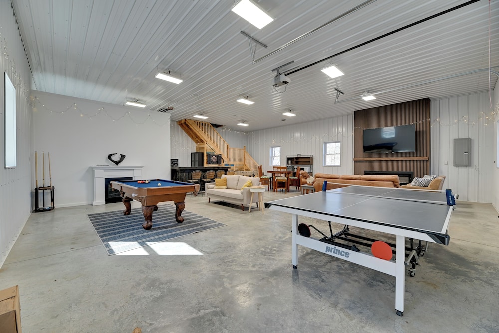 The Toasted Marshmallow Ski & Lake Game Barn — hotel in Canandaigua