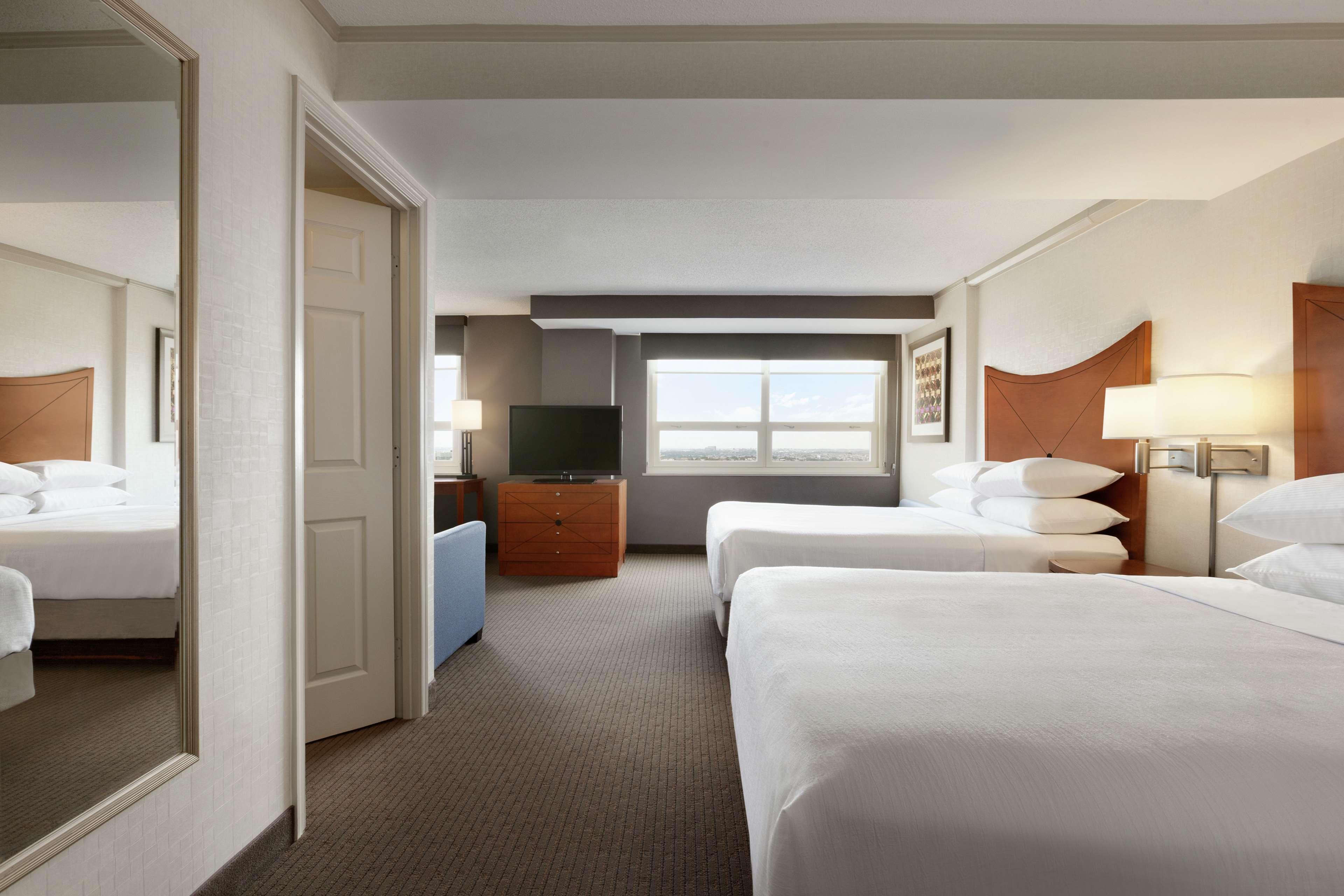 Embassy Suites by Hilton Baltimore Inner Harbor - photo 6