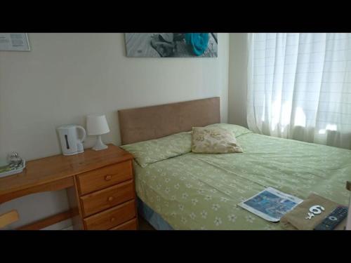 Double Room private shower room deg yr — hotel in Hayes