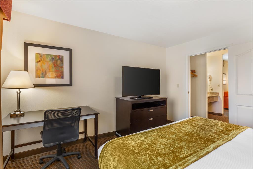 Best Western Luxury Inn - photo 31