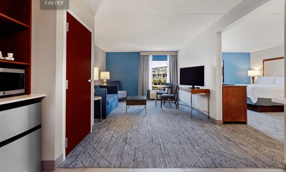 Holiday Inn Express & Suites Cincinnati Riverfront by IHG - photo 32