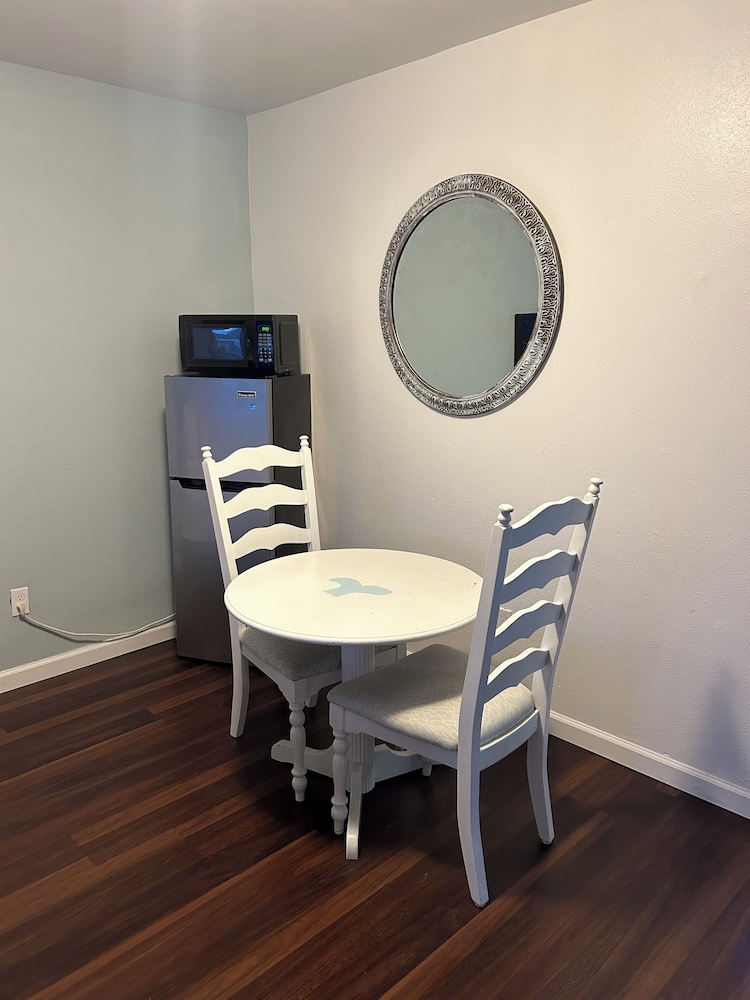 Newport Bay Motel - photo 15