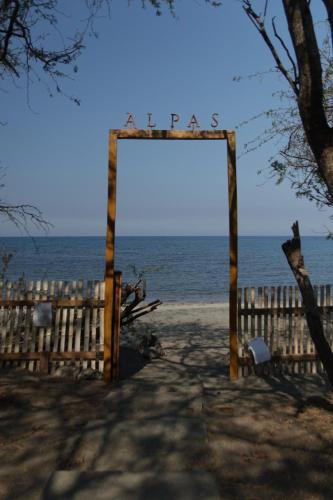 Alpas Oasis - carbon neutral hotel in Bacnotan