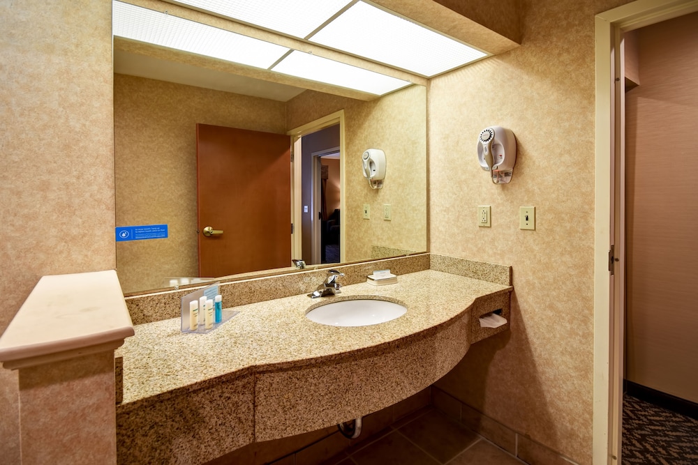 Hampton Inn Chicopee Springfield - photo 21