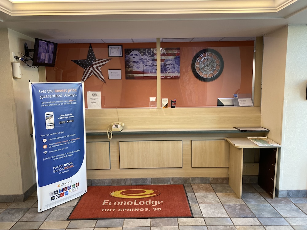 Econo Lodge Hot Springs South - photo 17