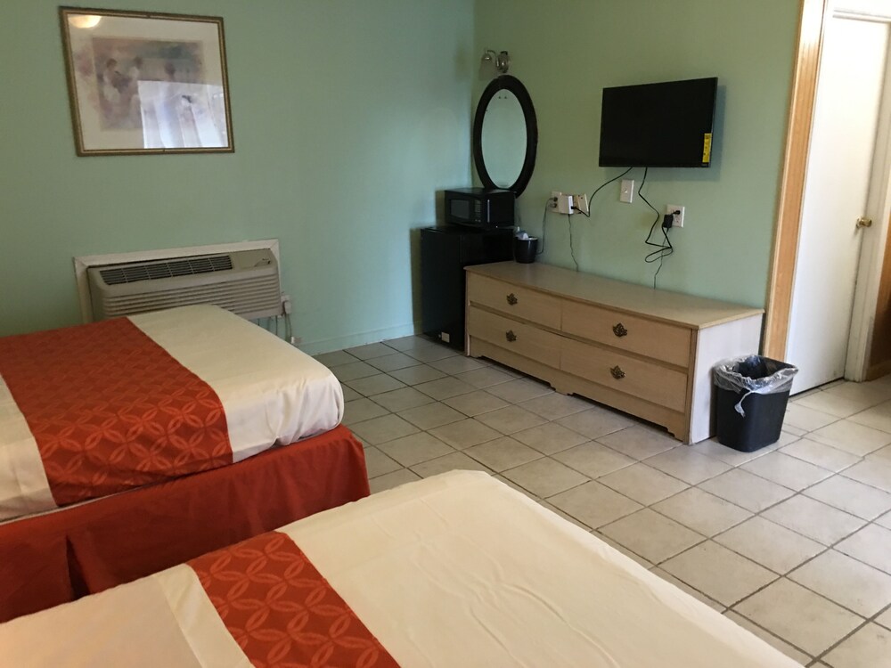 Dixie Plaza Hotel - photo 16