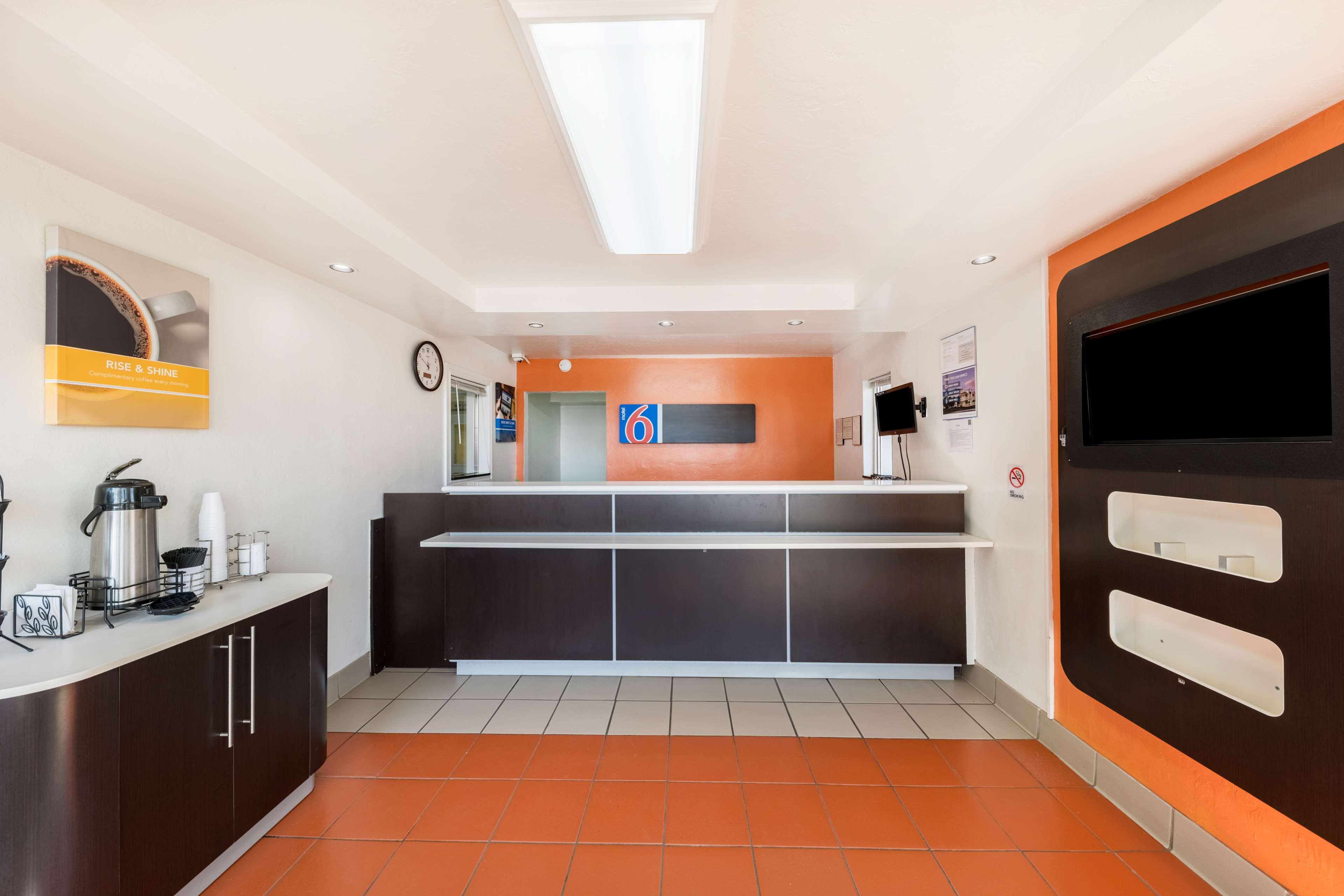 Motel 6 Bricktown - photo 10