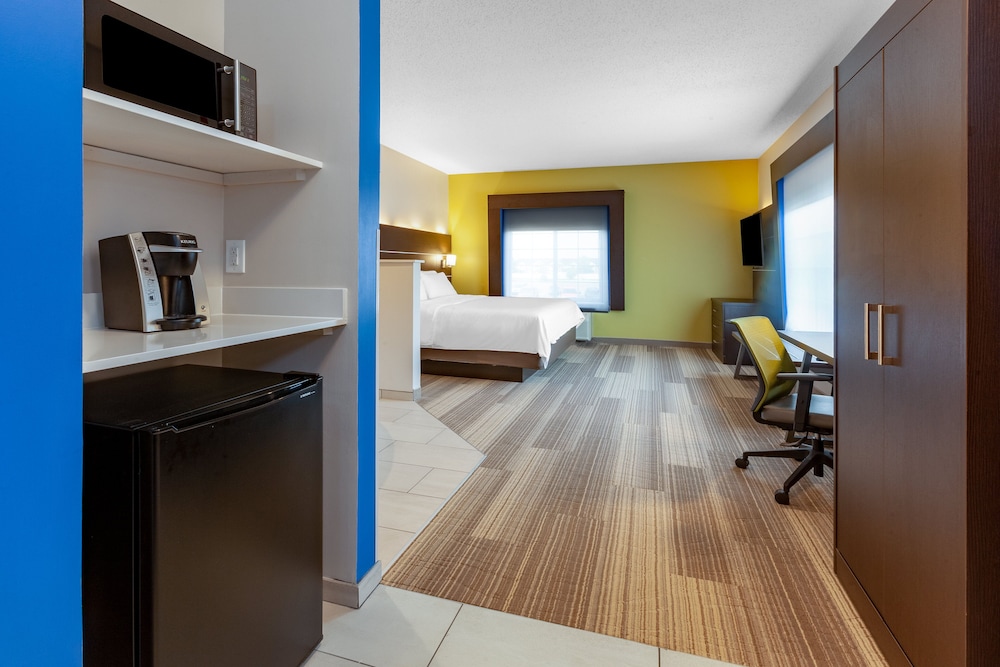 Holiday Inn Express Hotel & Suites Woodhaven by IHG - photo 34
