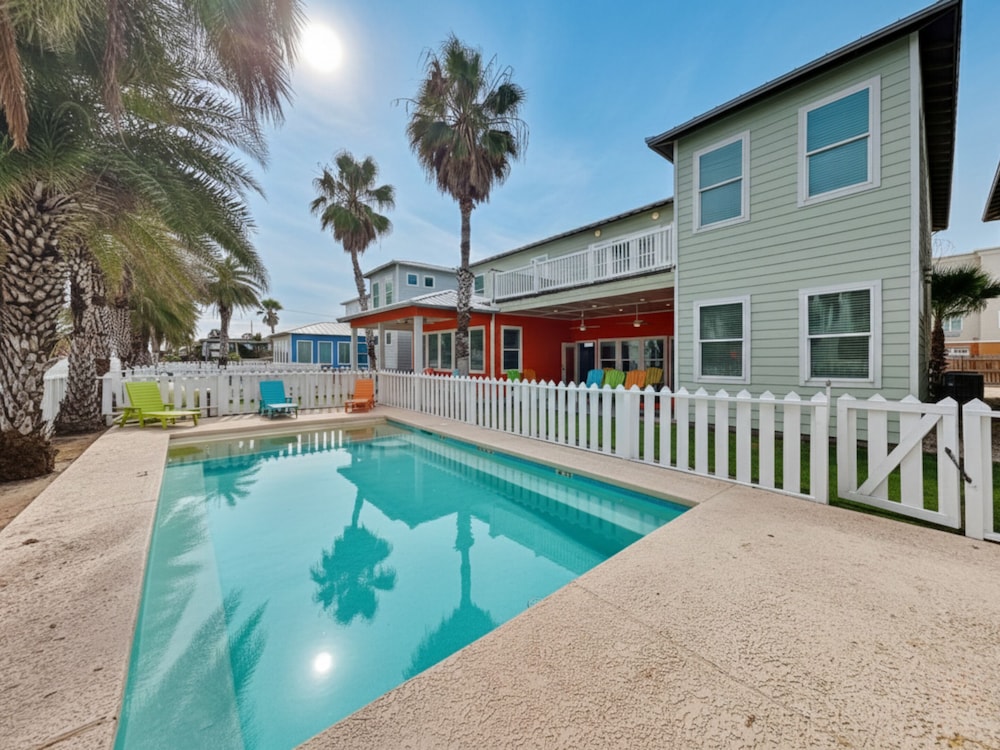 Beach Club 2 by Silver Sands Vacation Rentals — 4-Star Luxury Hotel in Port Aransas, United States