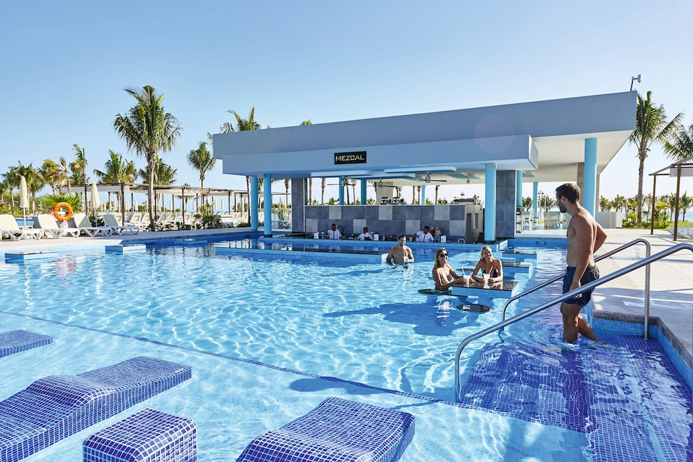 Poolside Bar