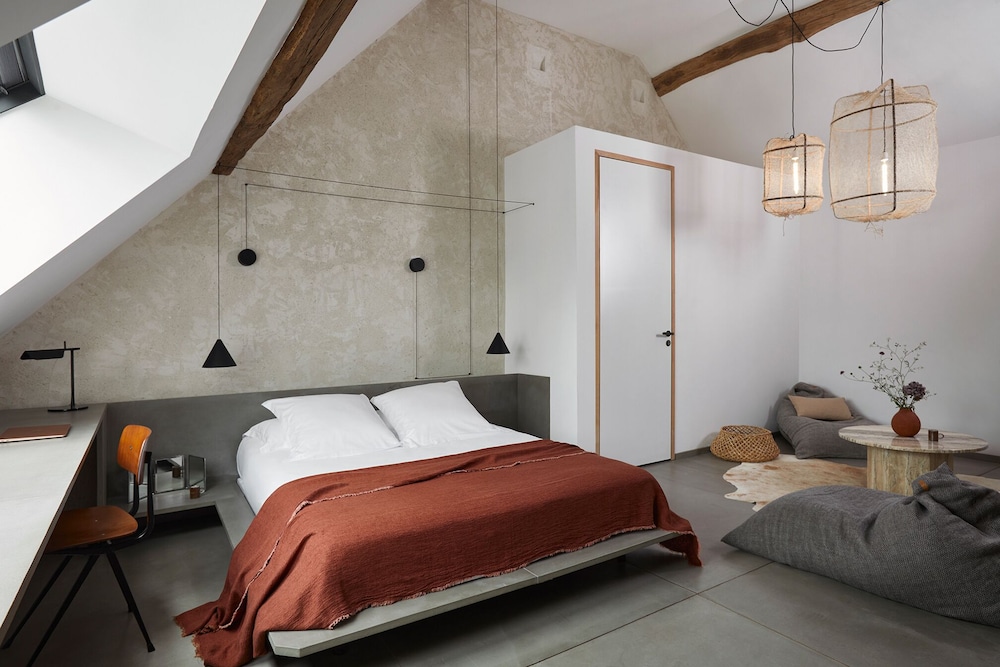 La Maison de Pommard — 4-Star Luxury Hotel in Aulnay-Sous-Bois, France