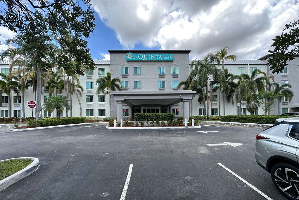 La Quinta Inn & Suites by Wyndham Sawgrass - photo 34