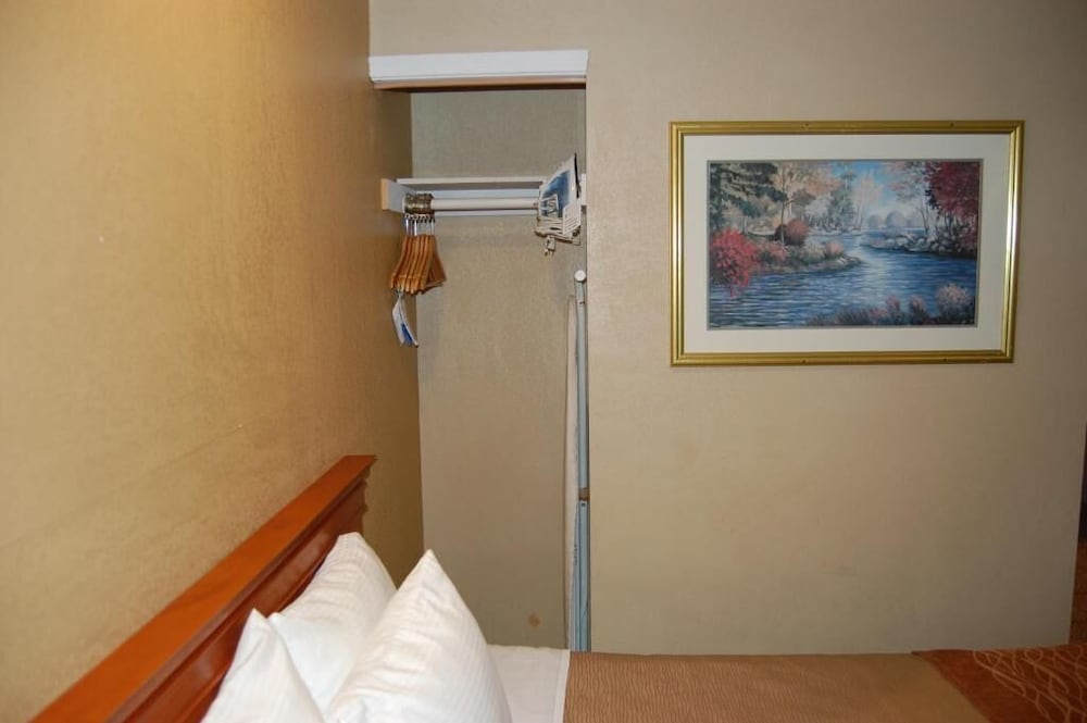 Pleasant Hill Inn - photo 6