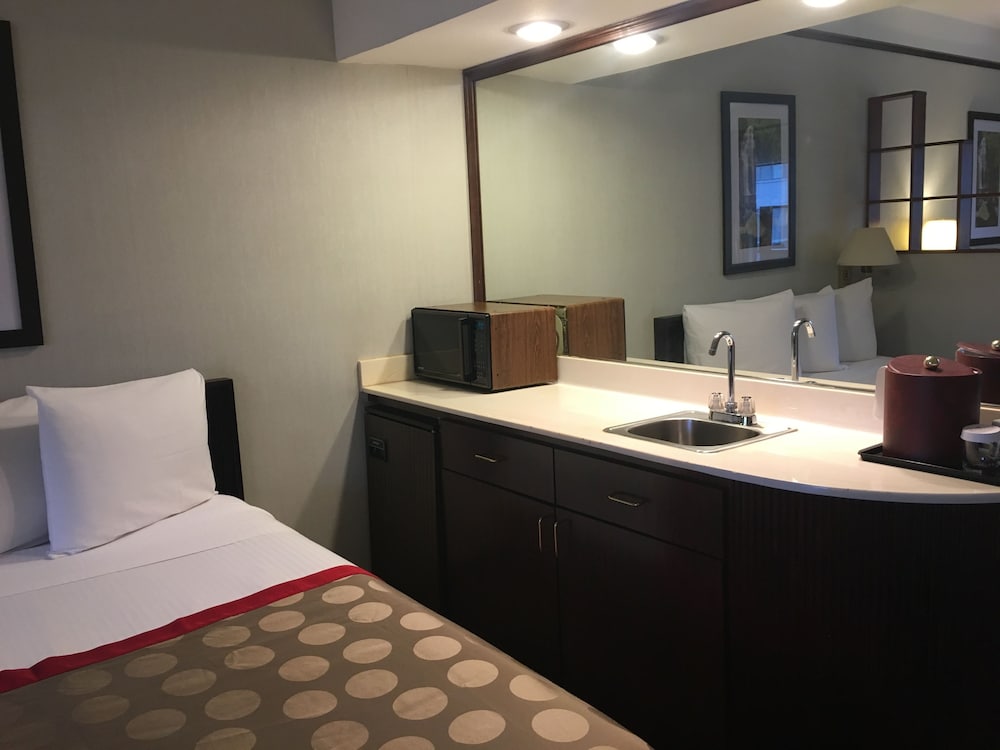 Ramada Portland Airport - photo 34